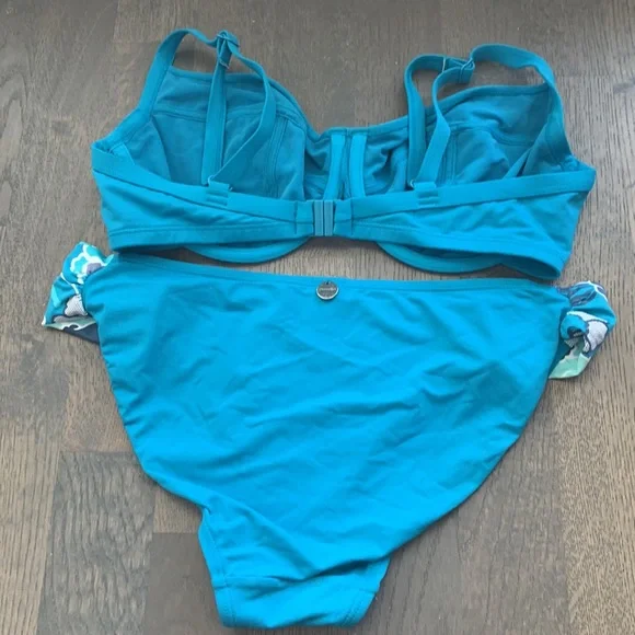 Matching bikini - Picture 2 of 2